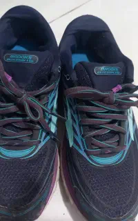 فروش یک جفت کتانی خارجی اصل