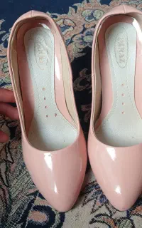 ۲عذد کفش باربی کالباسی و کرمی