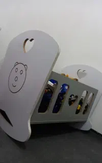 گهواره چوبی. تخت کنارمادر