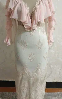 پیراهن سفید صورتی
