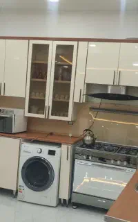 ده متر کابینت هایگلاس در حد نو