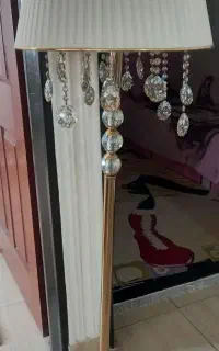 آباژور ایستاده