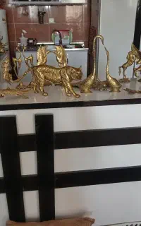 مقداری وسیله برنجی