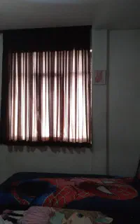 پرده قهوه ای رنگ