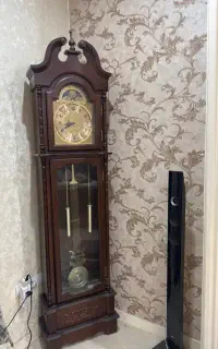 ساعت ایستاده بزرگ وزیباوچوبی،زنگخور وسالم‌