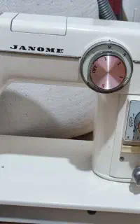 چرخ خیاطی ژانومه ۸۰۲ با میز