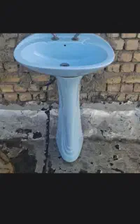 ۲ عدد روشویی رنگ ابی   و دو شیر آب  اهرومی