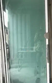 درب ورودی مغازه(فرم آلومینیوم با شیشه سکوریت)