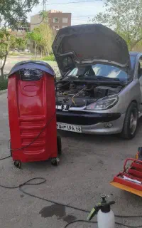 شارژ گاز کولر خودرو وتست نشتی با دستگاه حرفه‌ای