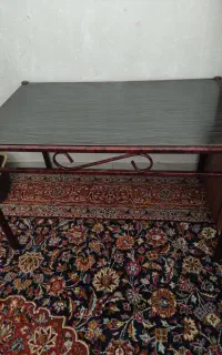 میز آهنی