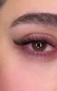 آموزش خدمات اکستنشن کاشت و لیفت لمینت مژه و ابرو