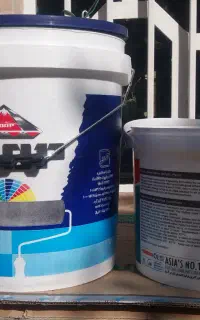 سطلهای پلاستیکی و فلزی (محکم و با دوام)