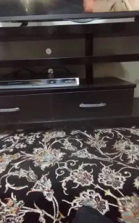 جاکفشی، میز ال سی دی
