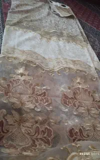 کنار پرده محمل