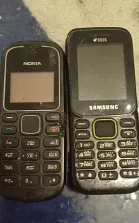 دو عددگوشی نوکیا ۱۲۸۰ و سامسونگ