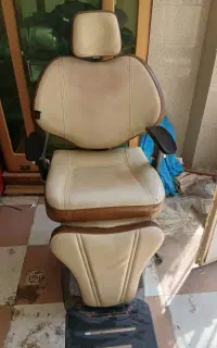 صندلی پیرایشگاه