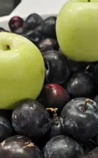 سیب شیشه ای آلو سیاه