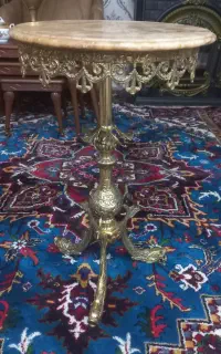 زیر میز تلفن برنزی