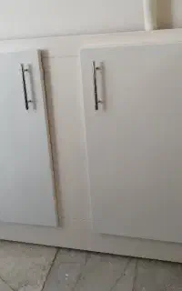 درب کابینت تمیز همراه پایه نصب