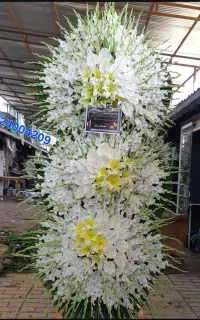 تاج گل در محلاتی ختم و ترحیم افتتاحیه تبریک