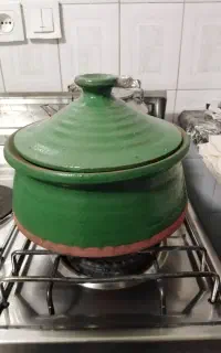 قابلمه گمنچ سالم تمیز فقط کنار درب شکسته