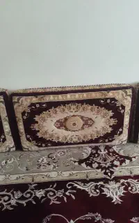 پشتی و قالی