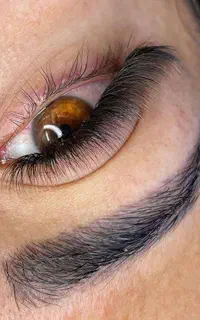 کاشت و اکستنشن حرفه ای مژه