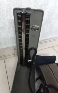 دستگاه فشار سنج قدیمی