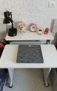 میز تحریر و کامپیوتر