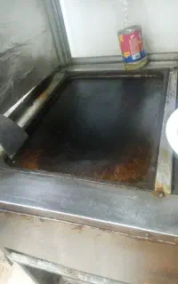 نیرو خانوم کار در ساندویچی