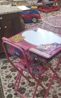 میز تحریر و صندلی