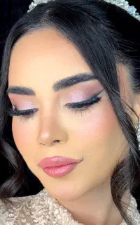 میکاپ کار هستم