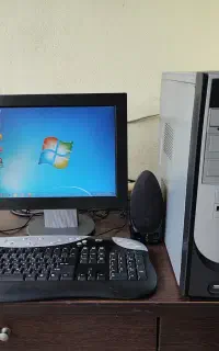 کامپیوتر ۲هسته ۴۰۰۰ رم ۳ ddr2 هارد ۱۶۰ گرافیک ۲۵۶