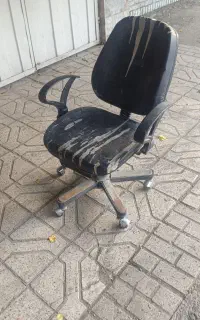 صندلی چرخ دار گردون سالم با ظاهر خراب