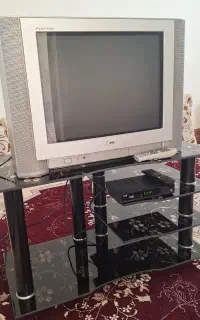 تلویزیون LG همراه با میز و دستگاه دیجیتال.