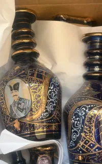 گل مرغی و ظروف سرمه ای