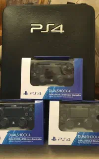 دو دسته اکبند ps4 و یک‌ کیف
