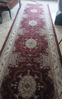فرش و میز کامپیوتر..