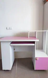 میز تحریر و کامپیوتر