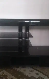 میز تلویزیون شیشه ای
