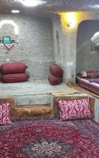 اقامتگاه صخره‌ای احمدی درکندوان