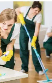 به یک خانم نیازمندم
