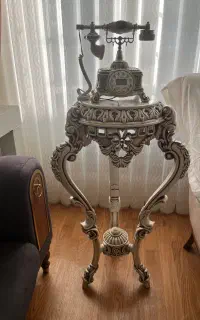 میز تلفن به همراه تلفن برنز