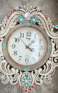 ساعت دیواری تمیز