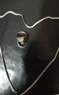 زنجیر ماری و انگشتر