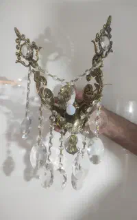 چراغ خواب دیواری برنجی سالم و شیک