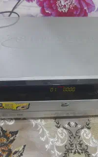 یک دستگاه سی دی مدل سامسونگ