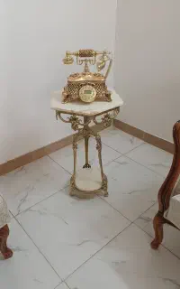 تلفن برنز ومیز برنزی درحدنو