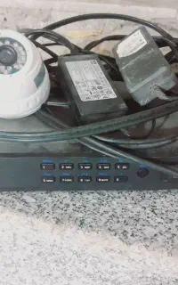 دوربین مداربسته با یک عدده چشم همراهش و سینگل