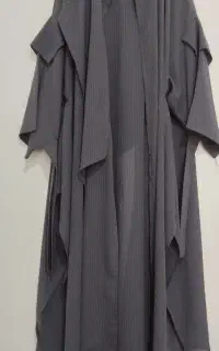 چندتا لباس دارم عوض میکنم
